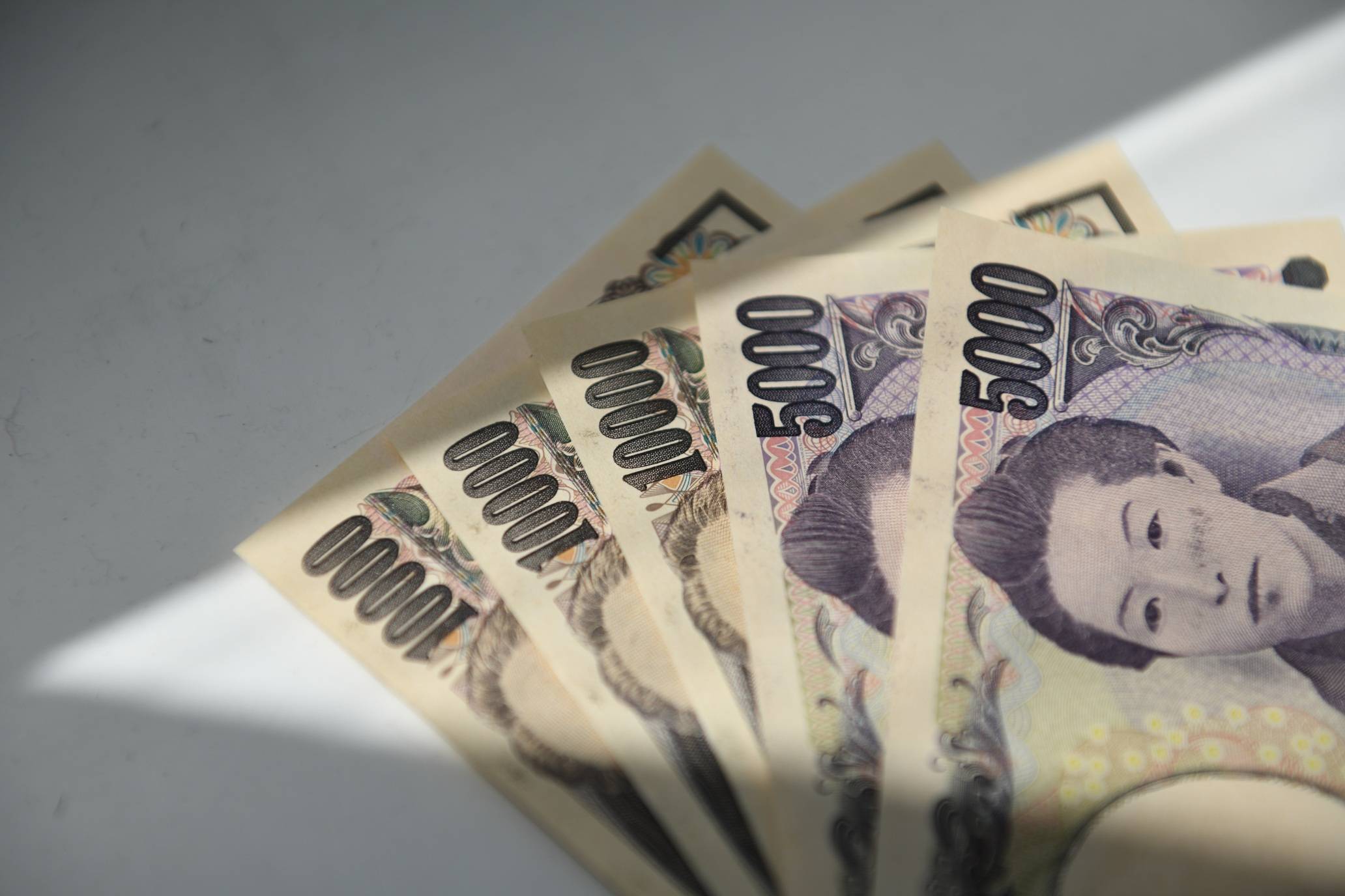 Iene supera 160 por dólar e ameaça apagar efeito de intervenção histórica