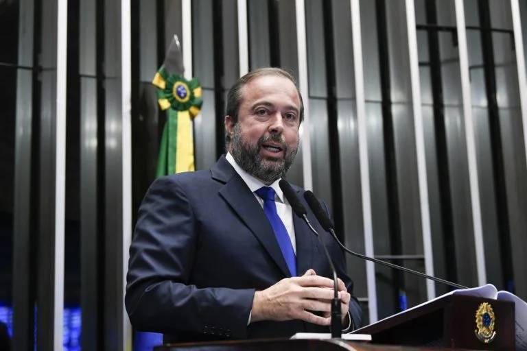 "Vale olhará grandes projetos no Brasil, inclusive de terras raras", diz Silveira
