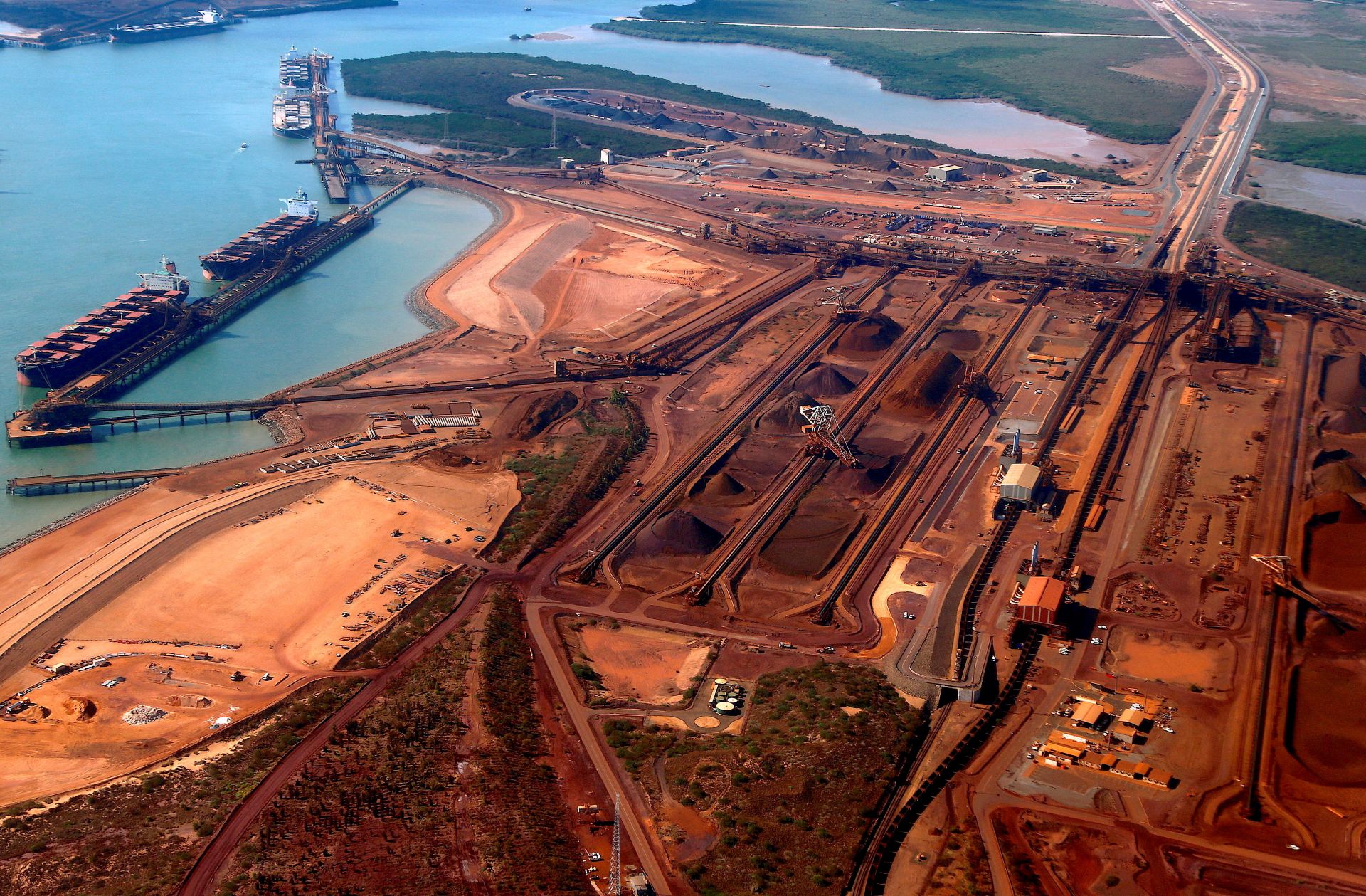 Minério de ferro recua com dados desanimadores da produção na China
