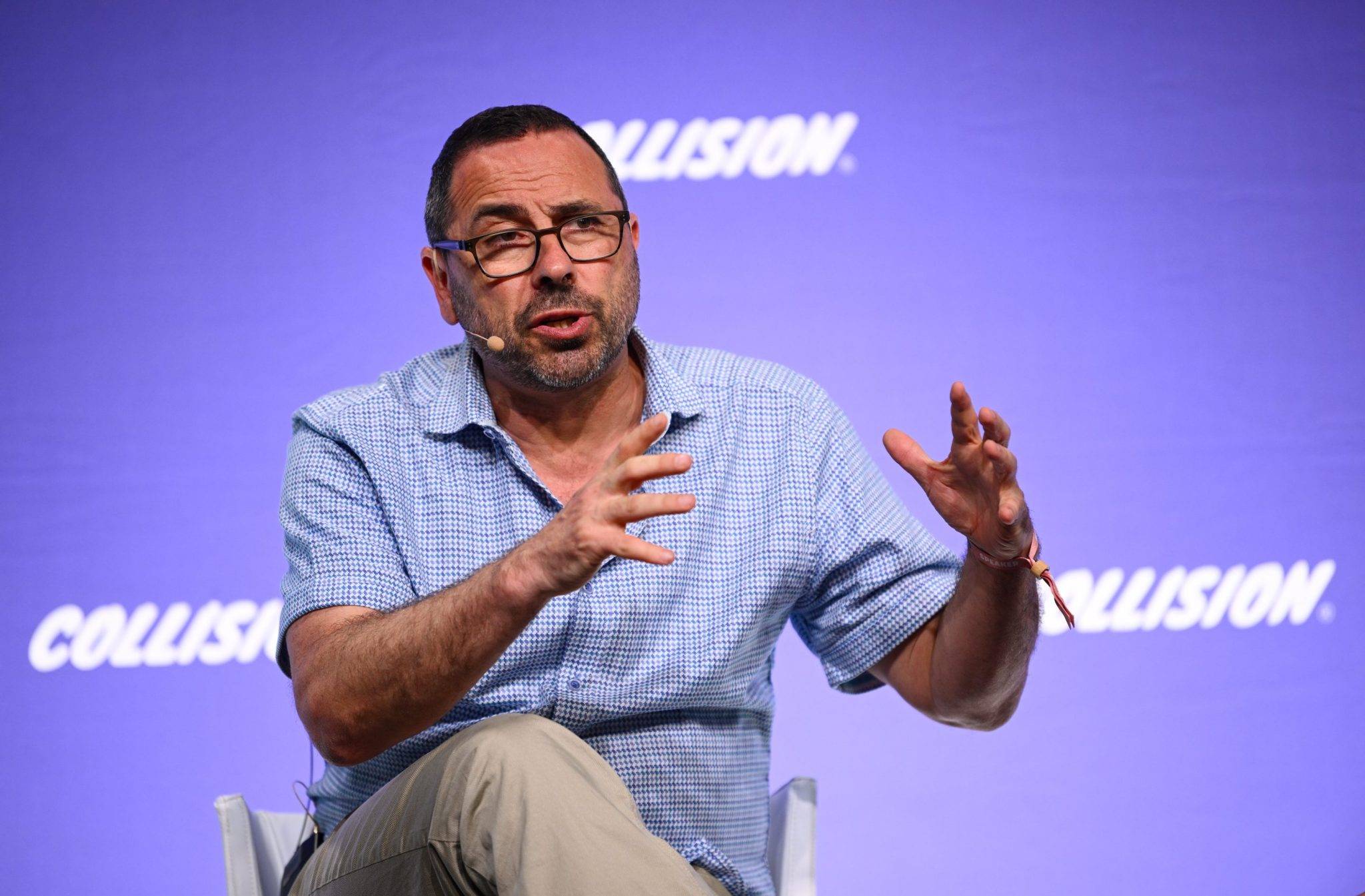 CEO de IA de US$ 49 bi diz que jornada de 38 horas semanais não leva ninguém