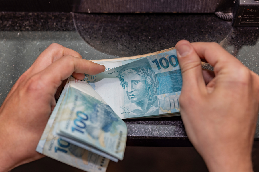 Orçamento de 2027, Focus, dados da China e mais destaques desta segunda-feira (31)