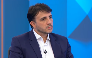 Renan diz que não vai desrespeitar STF, mas defende descumprir decisões “ilegais”
