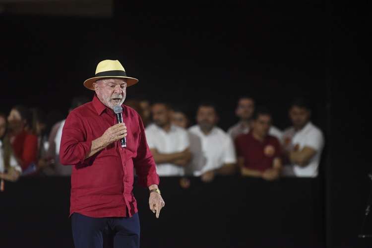 Lula pede voto para Jaques Wagner ao Senado em convenção na Bahia