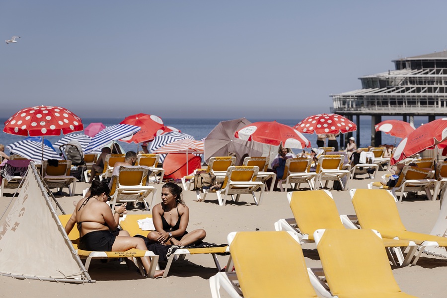 Europa enfrenta nova onda de calor e força turistas a mudar planos de viagem