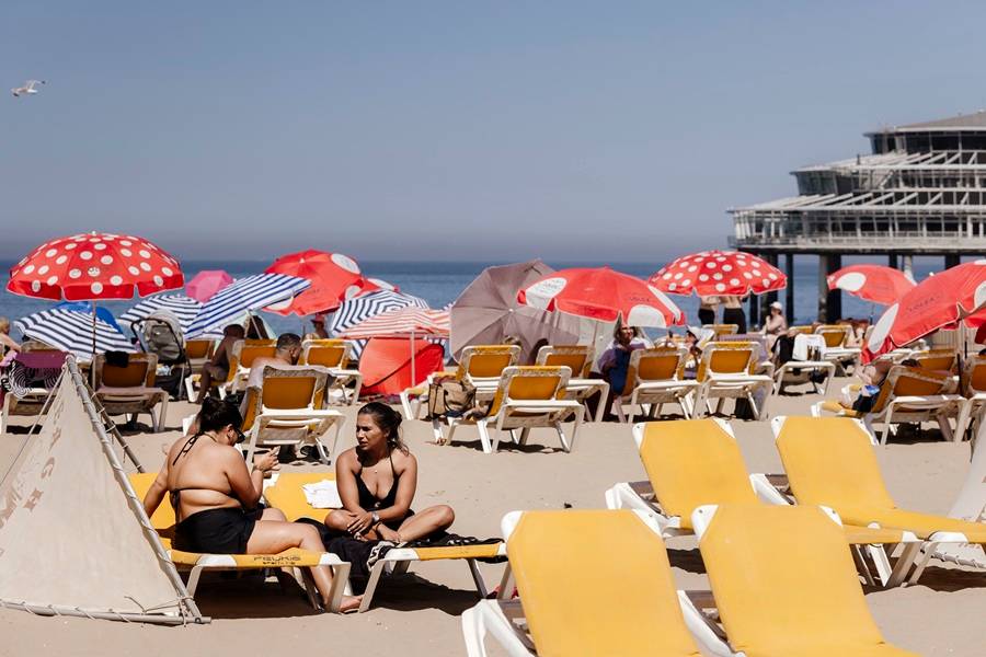 Europa enfrenta nova onda de calor e força turistas a mudar planos de viagem