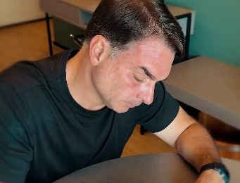 Flávio publica carta no Dia dos Pais após Moraes negar visita a Bolsonaro