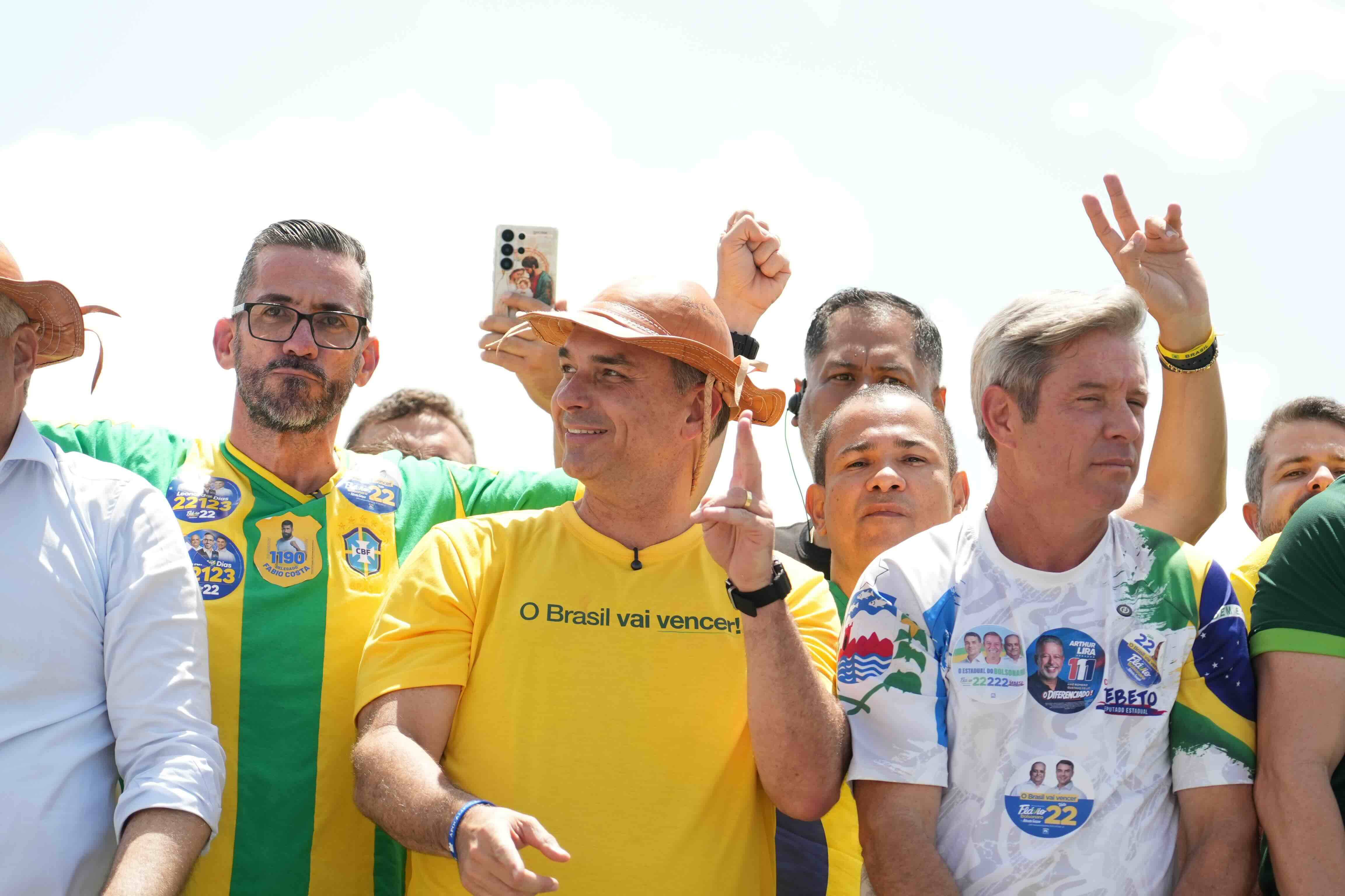 Flávio busca votos no Nordeste, mas inicia giro em Alagoas sem Lira e JHC em ato