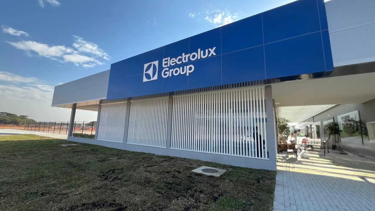Com R$ 300 mi do BNDES, Electrolux aposta em IA e quer criar geladeira do futuro - QTU Questões do Universo