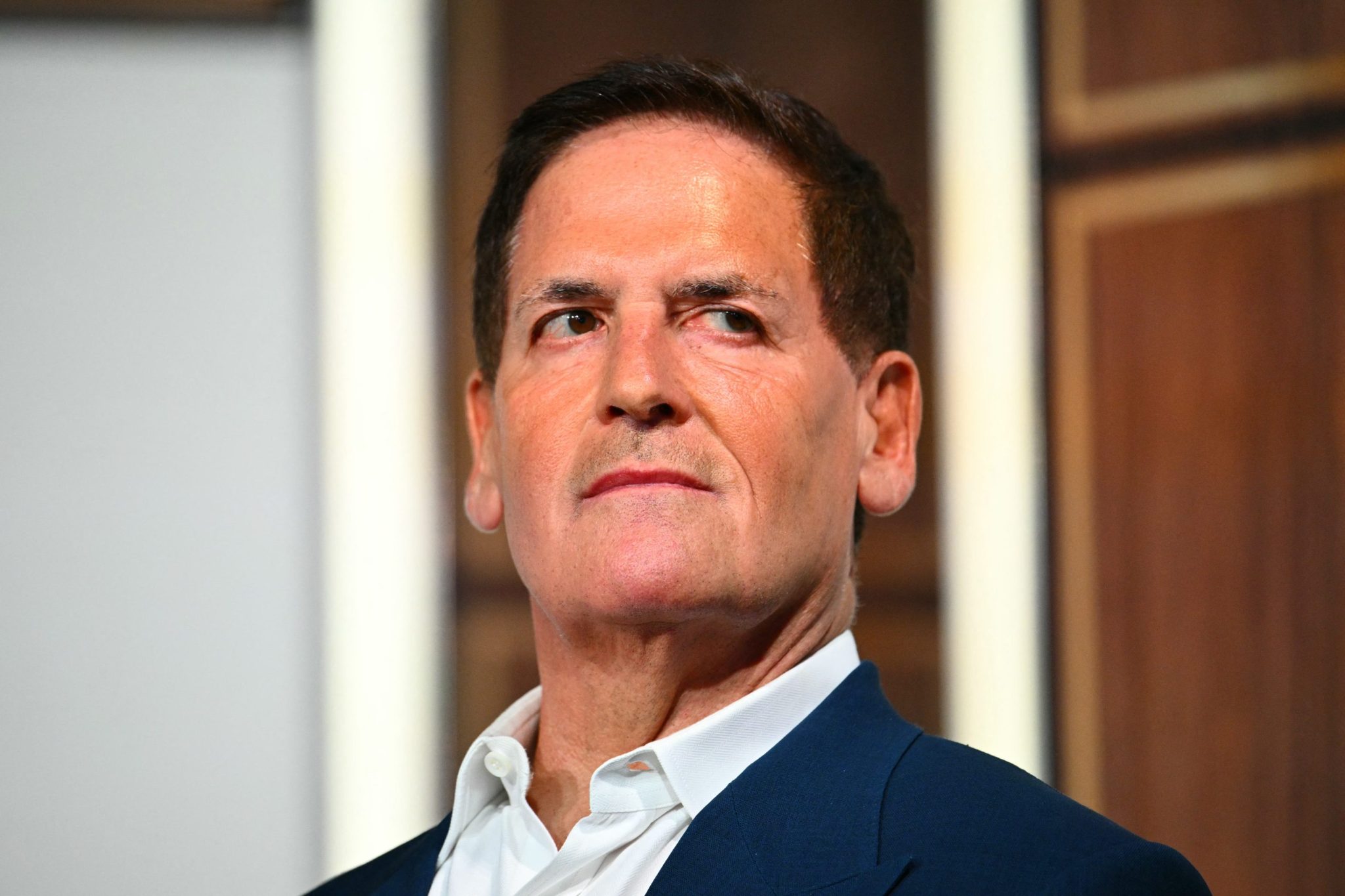 Mark Cuban: Empresas deveriam dar ações a funcionários ou pagar mais impostos - QTU Questões do Universo