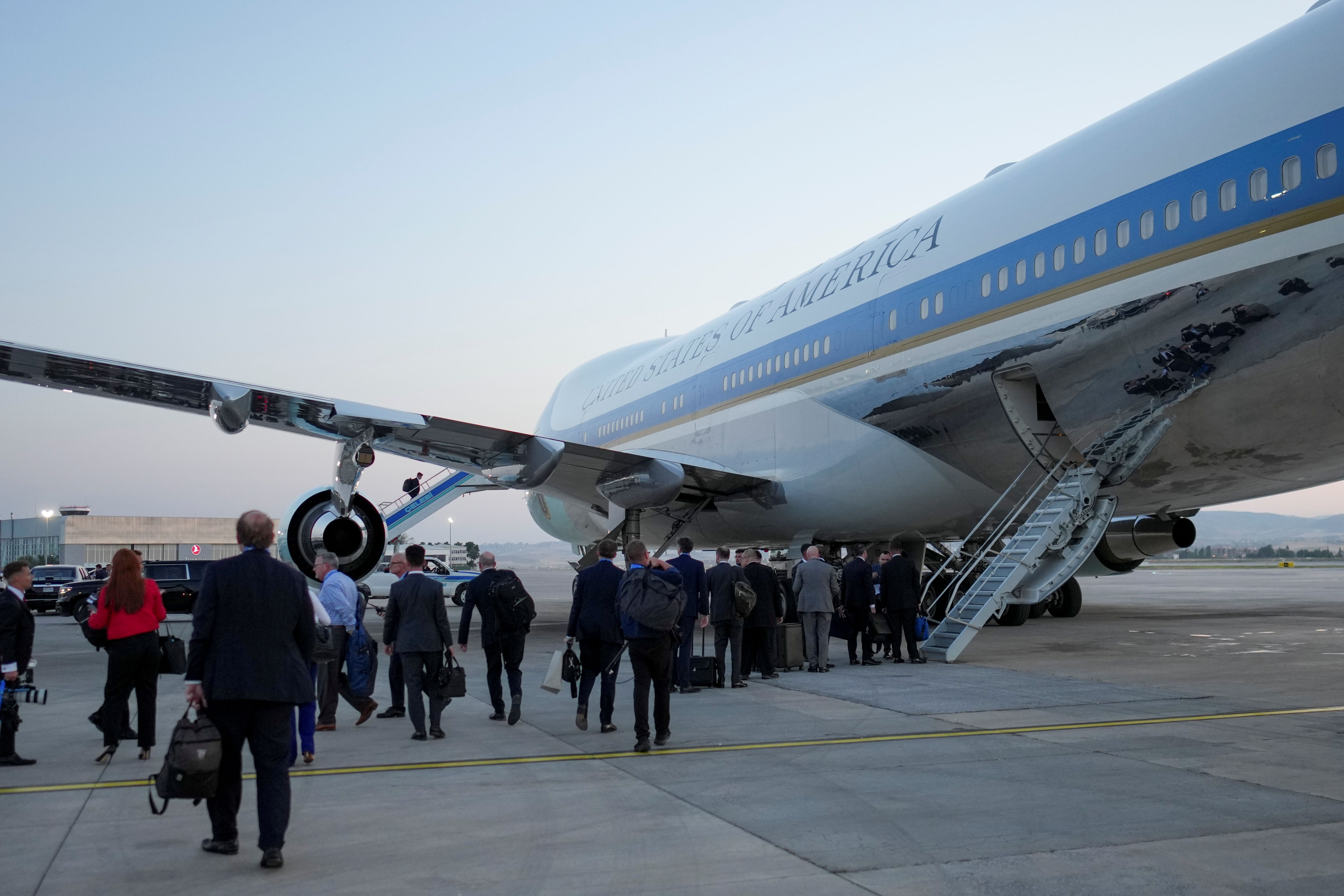 Air Force One vira ‘avião-isca’ em meio a ameaça de ataque a Trump