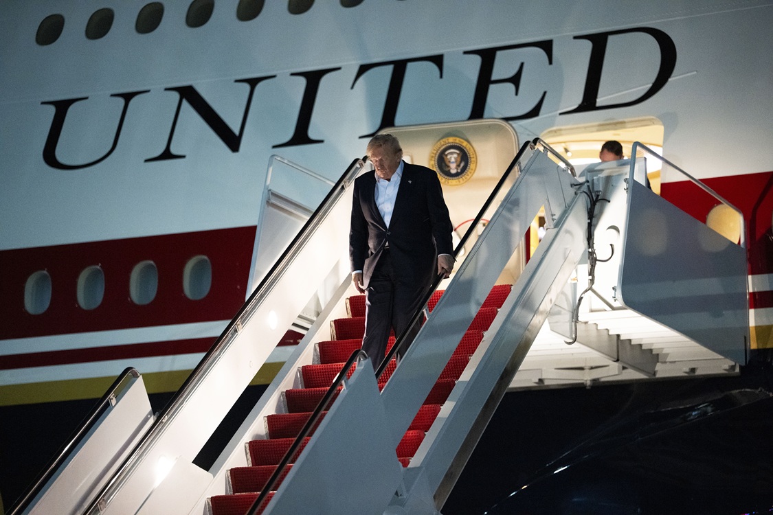 Trump assina diretriz para ampliar lançamentos espaciais nos Estados Unidos