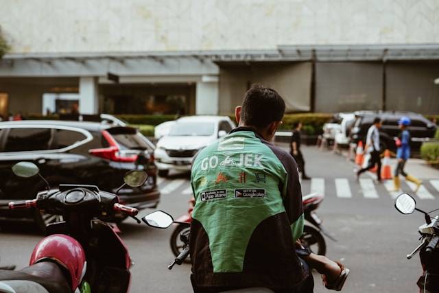 Austrália vai pagar mais de um salário mínimo para motoristas de aplicativo