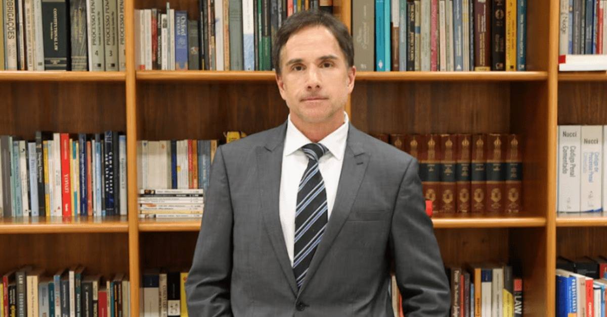 TRF-4 pune Eduardo Appio e determina perda de cargo após suposto furto de champanhe