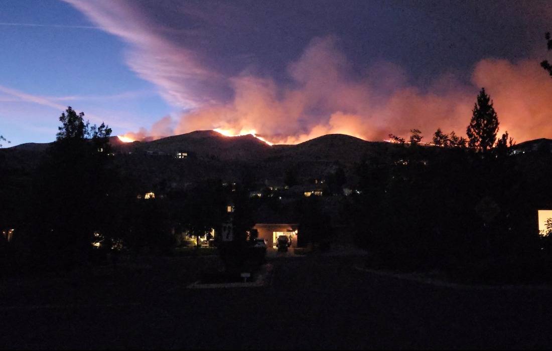 Incêndio em Nevada, nos EUA, provoca evacuações e deixa ao menos seis feridos