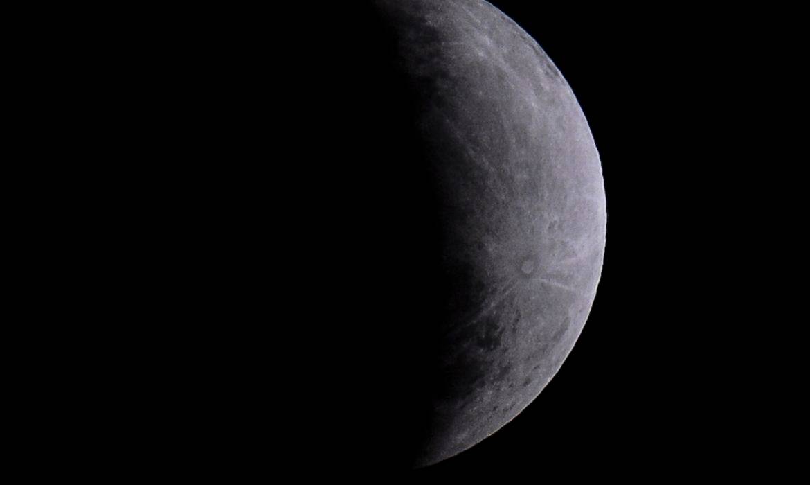 Eclipse lunar “quase total” poderá ser visto em todo o Brasil nesta noite