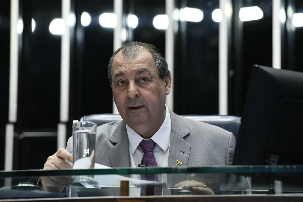 Fim da 6×1: Aziz apresenta relatório com texto da Câmara para acelerar tramitação - QTU Questões do Universo