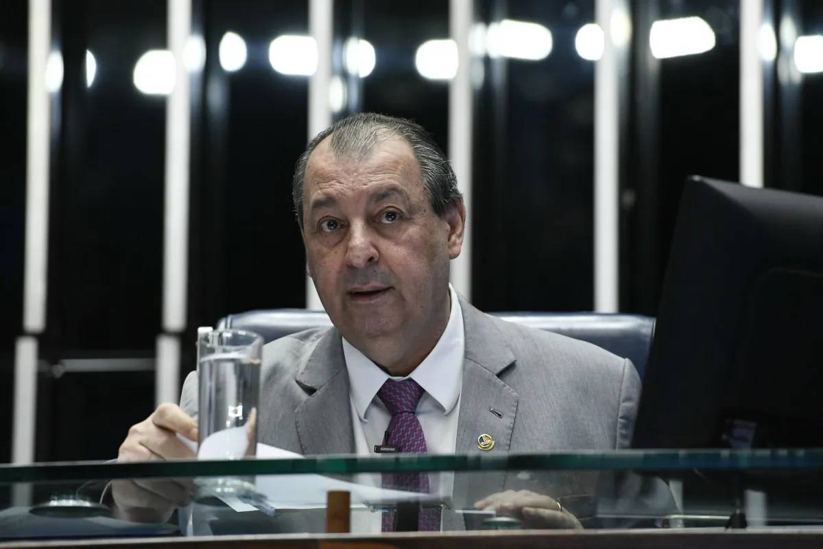 Fim da 6×1: Aziz apresenta relatório com texto da Câmara para acelerar tramitação