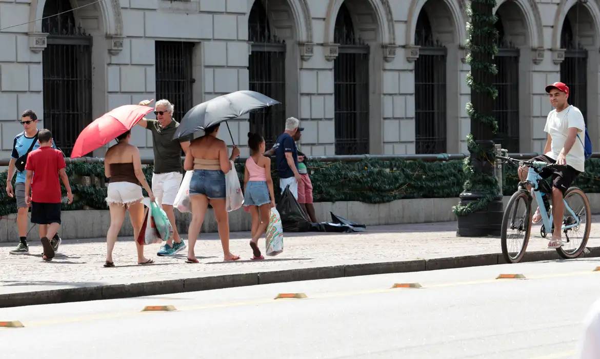 Onda de calor eleva temperaturas em grande parte do país