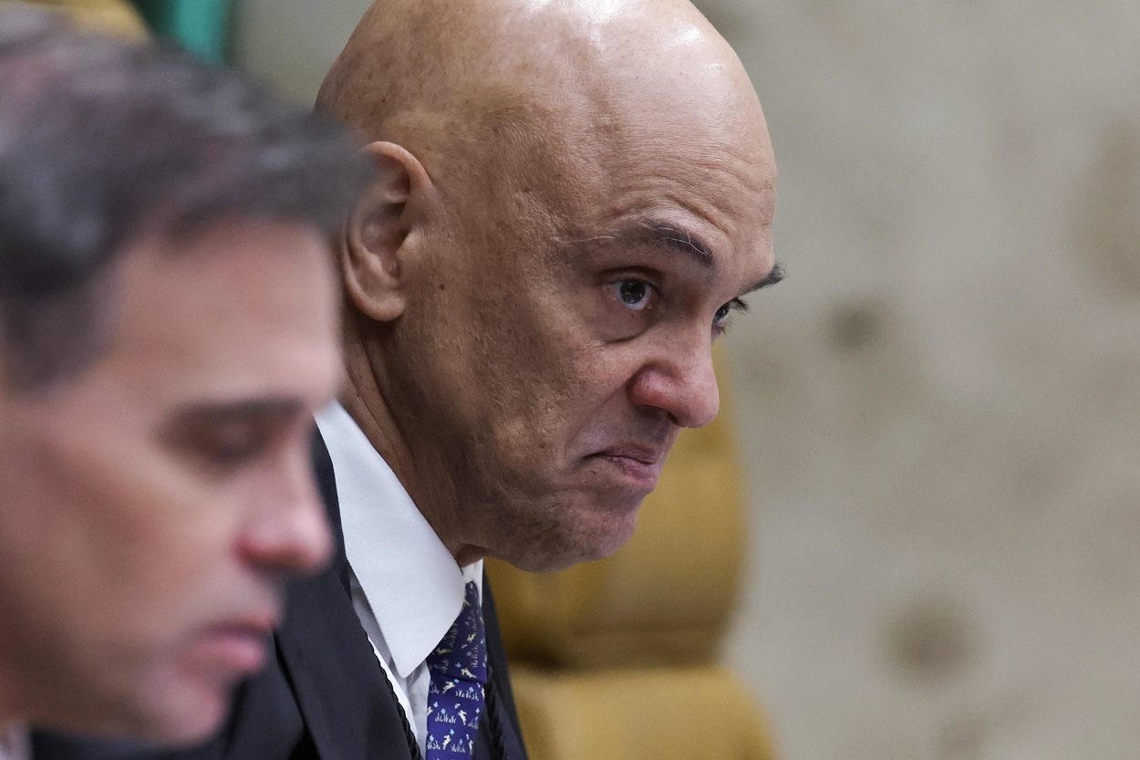 Ministros ignoram crise envolvendo Moraes em 1ª sessão do STF após mensagens - QTU Questões do Universo