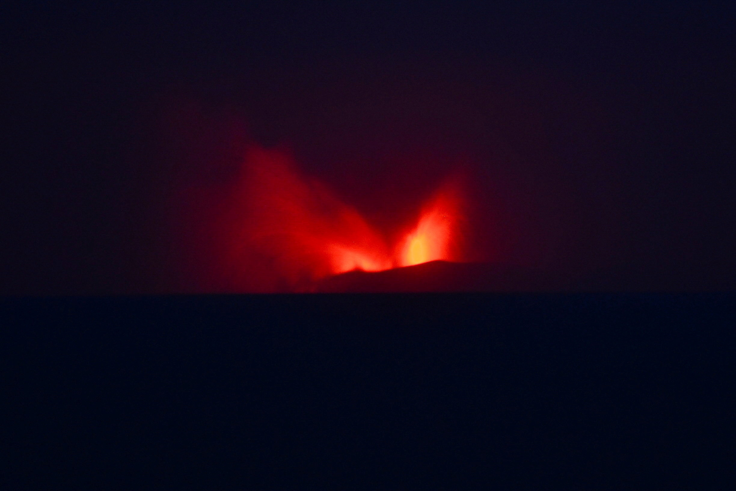Indonésia cancela voos no aeroporto de Jacarta por causa de erupção de vulcão