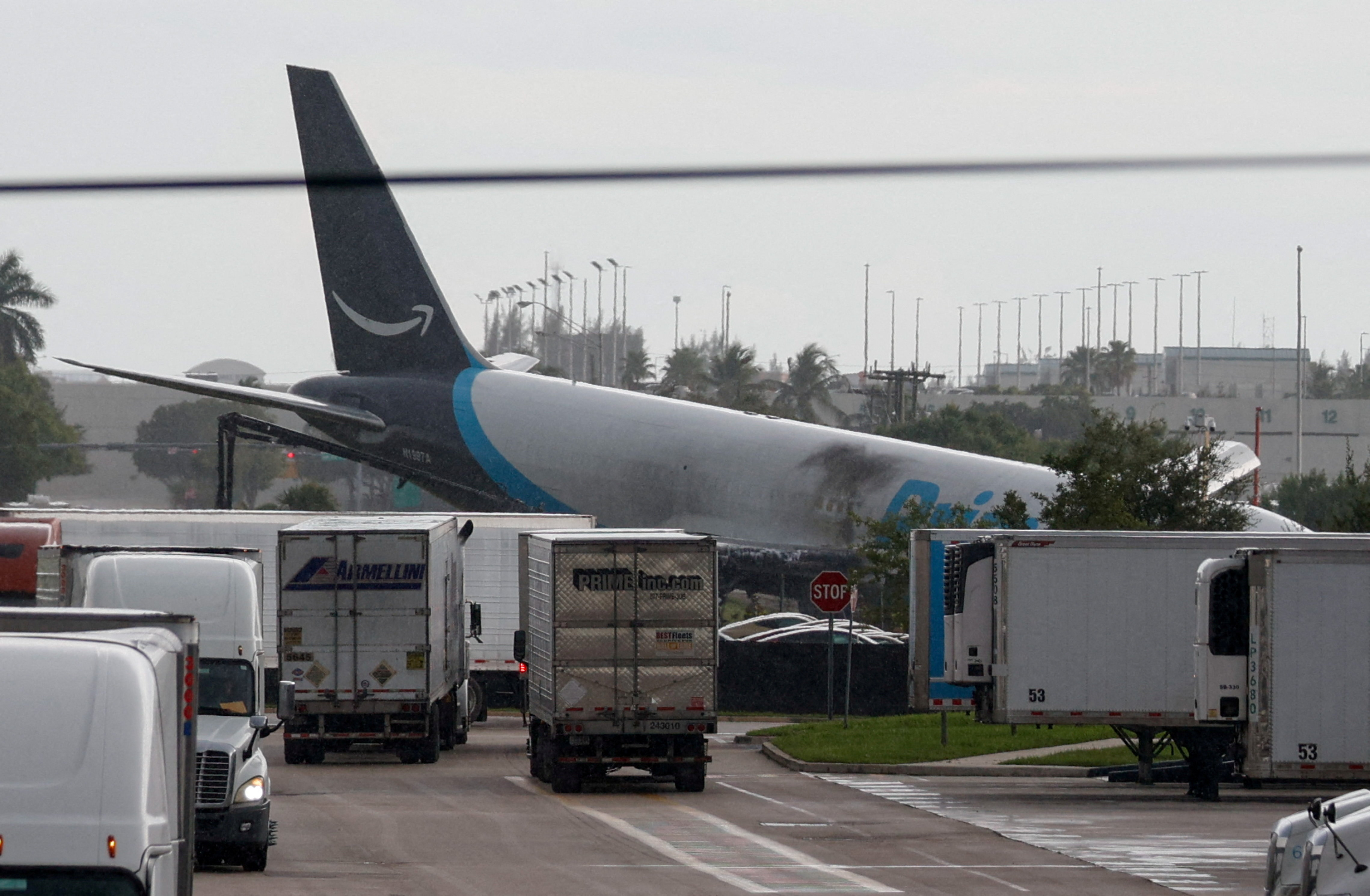 EUA: ao menos 5 morrem após avião de carga da Amazon sair da pista em Miami