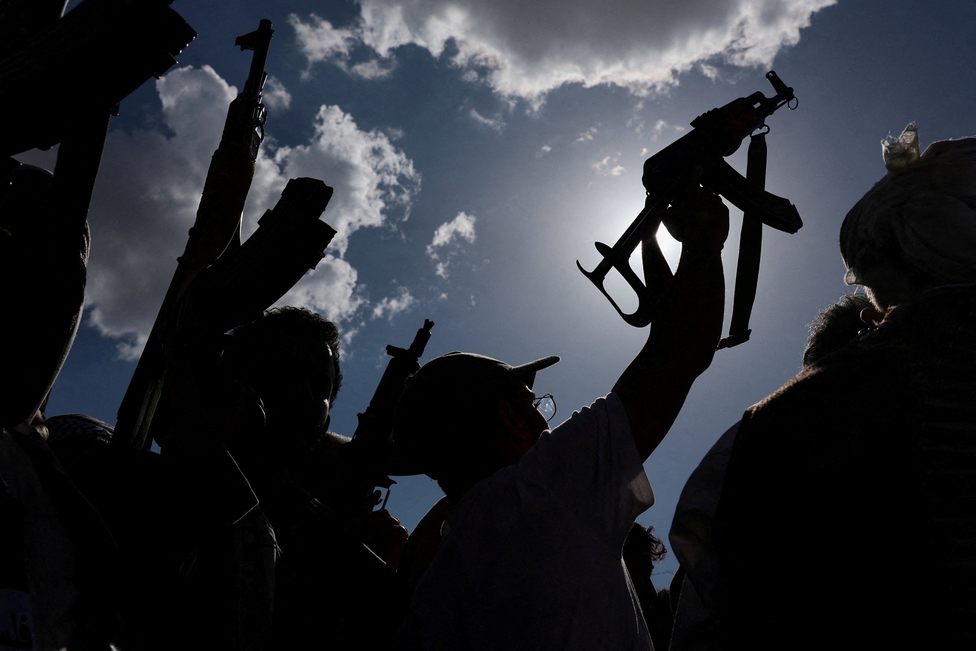 Houthis chegam a ilha estratégica na entrada de rota marítima vital
