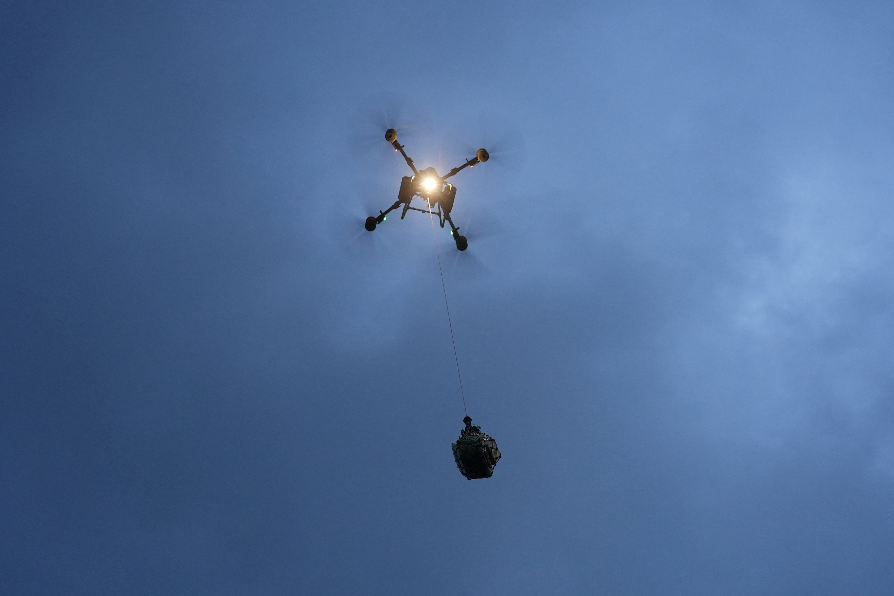 Nepal recorre a drones para distribuir ajuda humanitária às vítimas das enchentes
