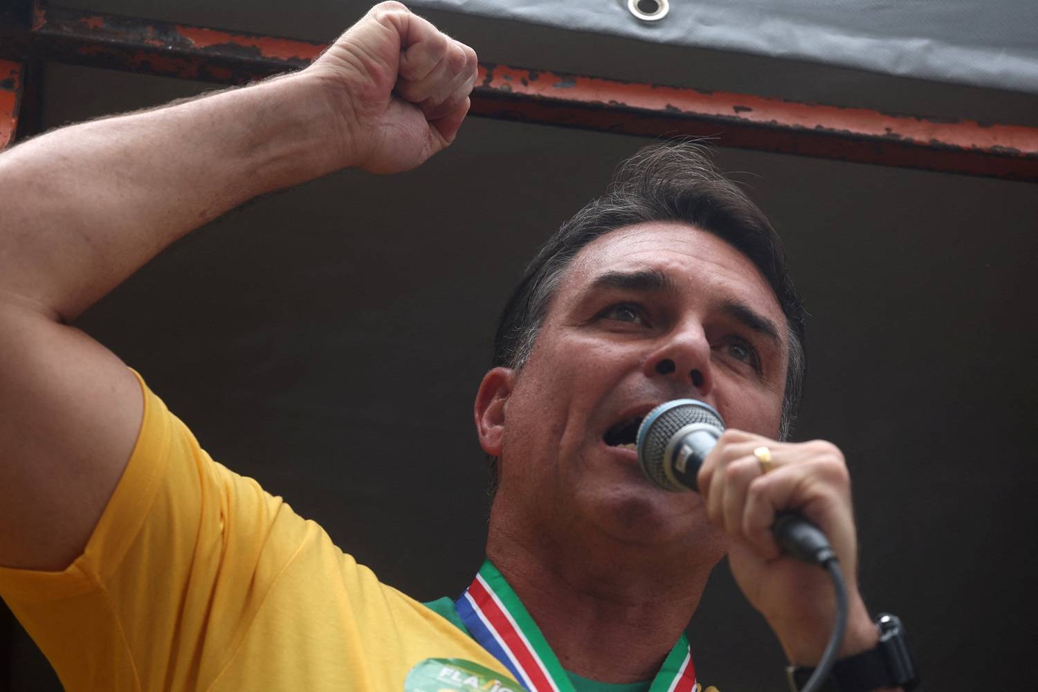 Flávio elogia atuação de Mendonça e quer investigação sem sigilo sobre “Dark Horse”