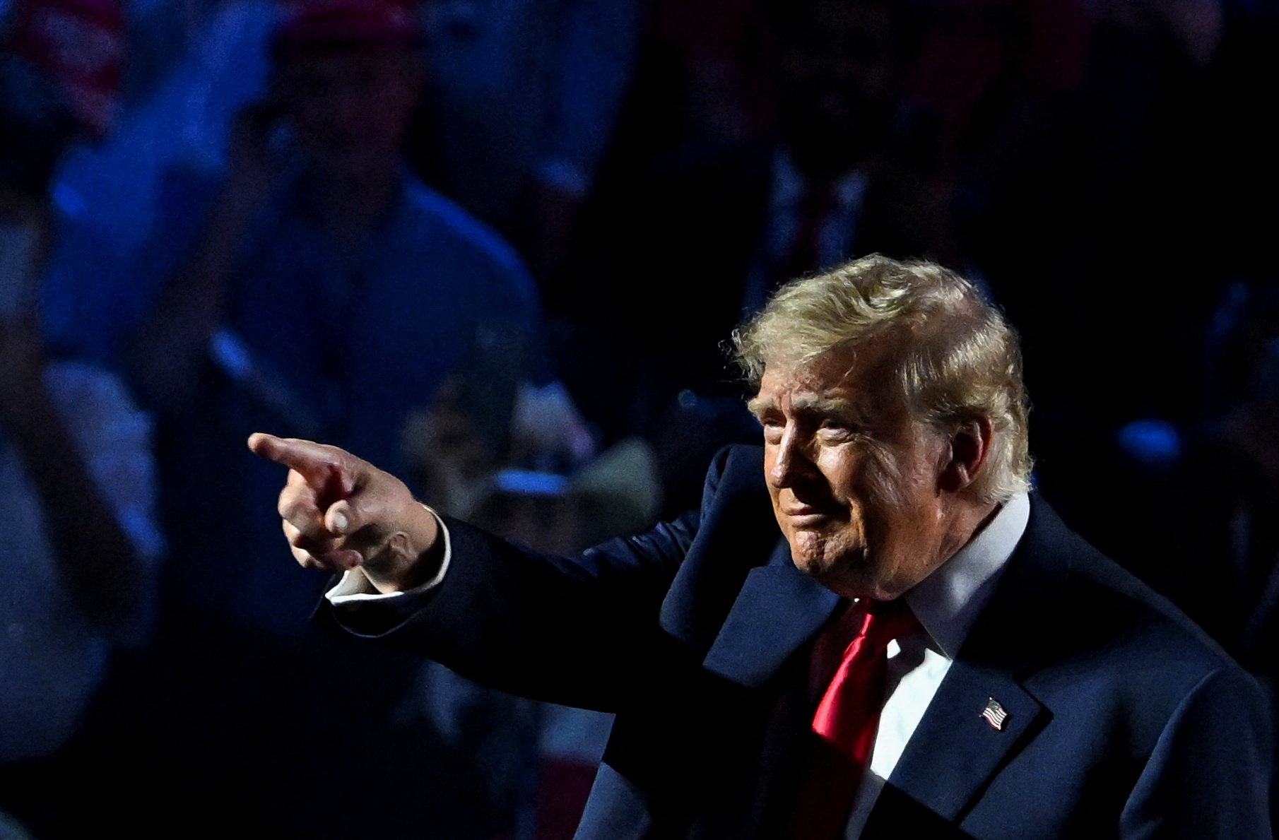 Preços altos estragam novo esforço de Trump para salvar maioria republicana
