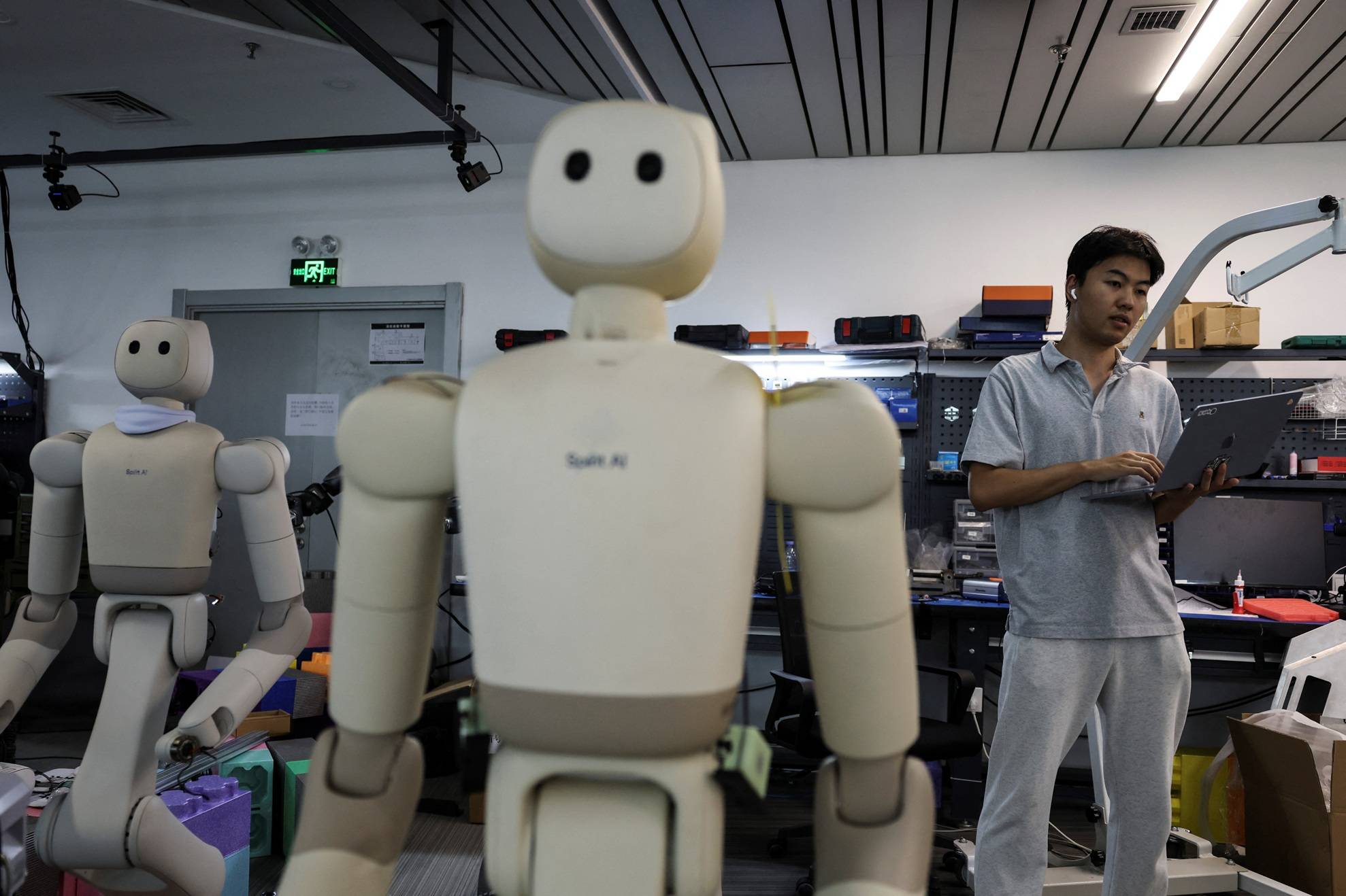 Na corrida da IA, EUA lideram em modelos, mas China tem outras vantagens