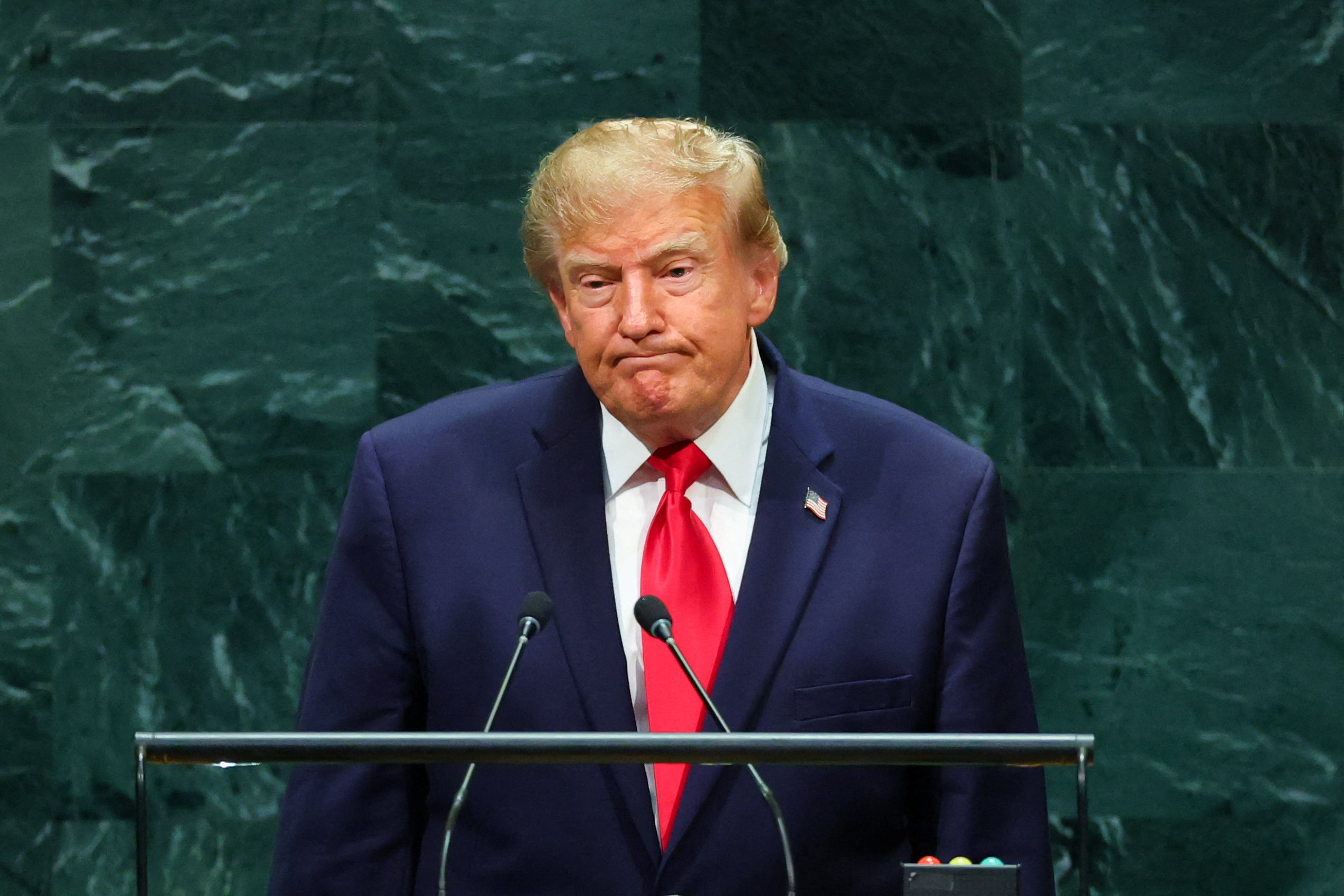 Trump reafirma que Irã não pode ter arma nuclear e ataca imprensa americana