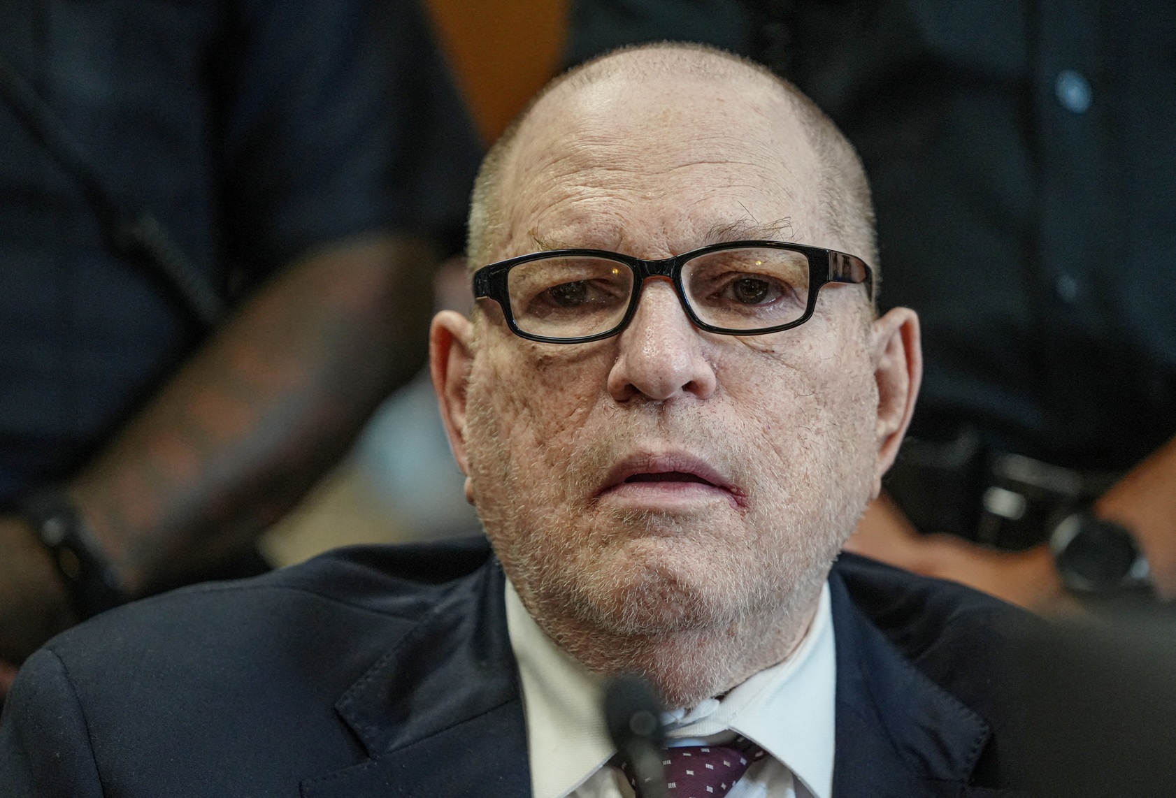 Harvey Weinstein é condenado a 15 anos de prisão por agressão sexual em Nova York