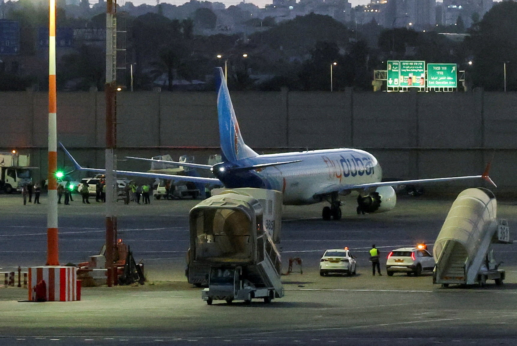 O grito de uma mãe mobilizou passageiros no voo da Flydubai; veja o que aconteceu