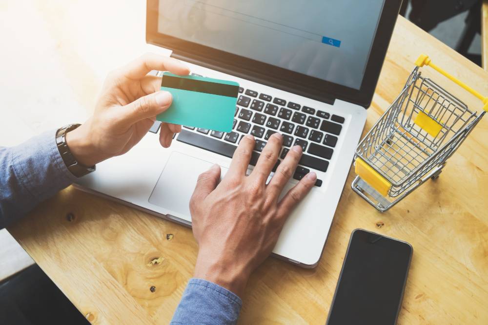 Como montar uma lista de compras inteligente para economizar no Dia do Cliente?