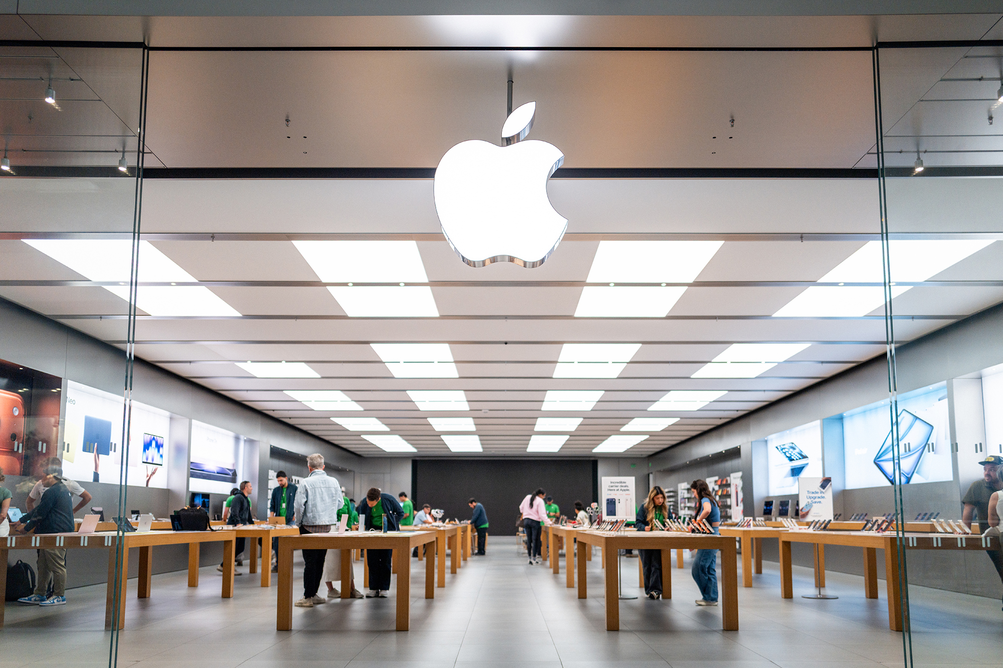 Após uma década de desenvolvimento, Apple lança iPhone dobrável de mais de US$ 2.000