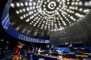Oposição tenta atrasar votação do fim da 6×1 no Senado para após o 2º turno