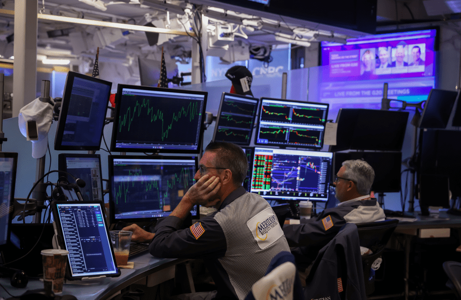 Estrategistas de NY preveem que alta das ações sobreviverá à alta de juros do Fed