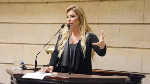 Justiça manda prender ex-vereadora Verônica Costa, a ‘Mãe Loira’ do funk, por tortura