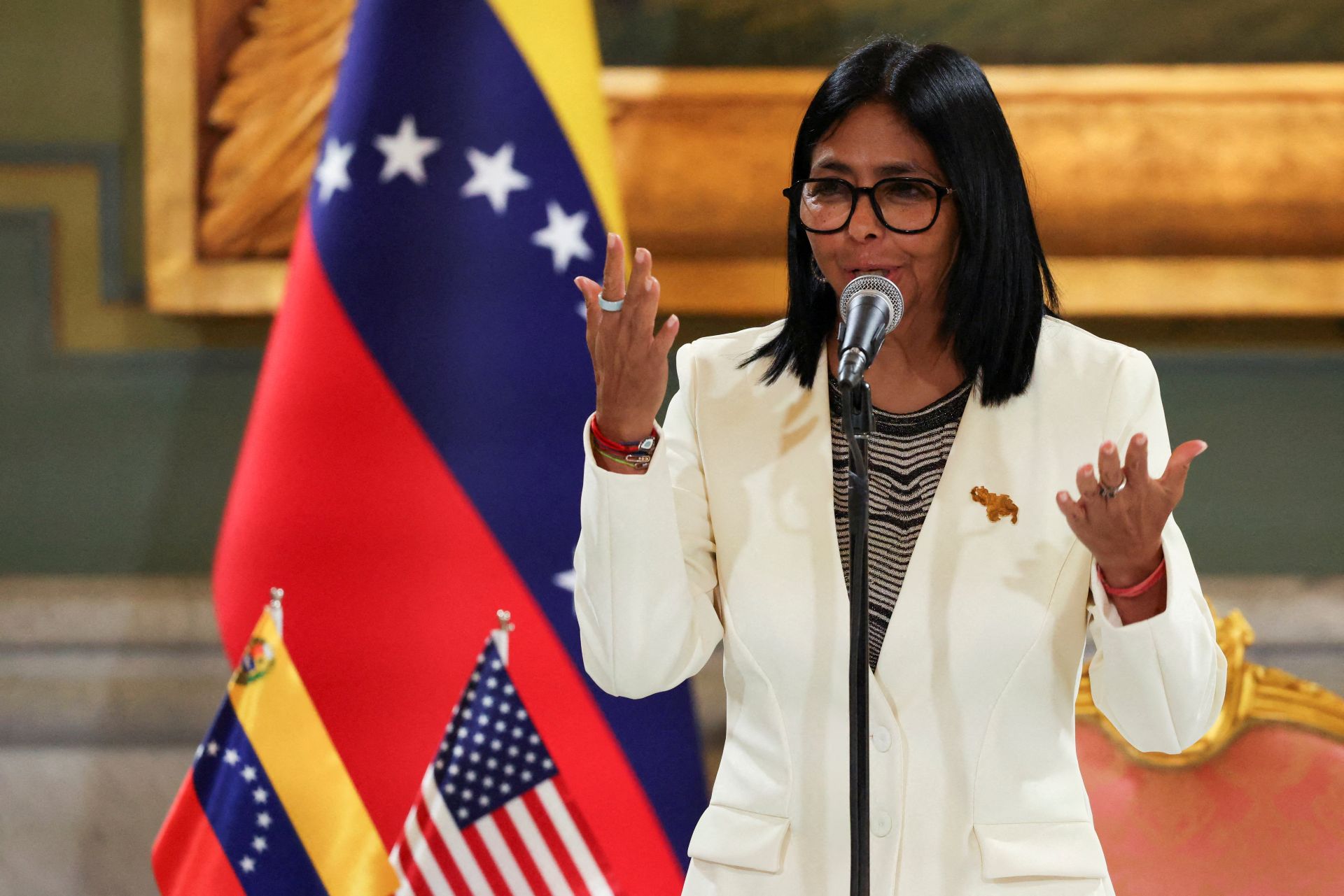 Trump se reunirá com presidente interina  da Venezuela em Nova York na terça-feira