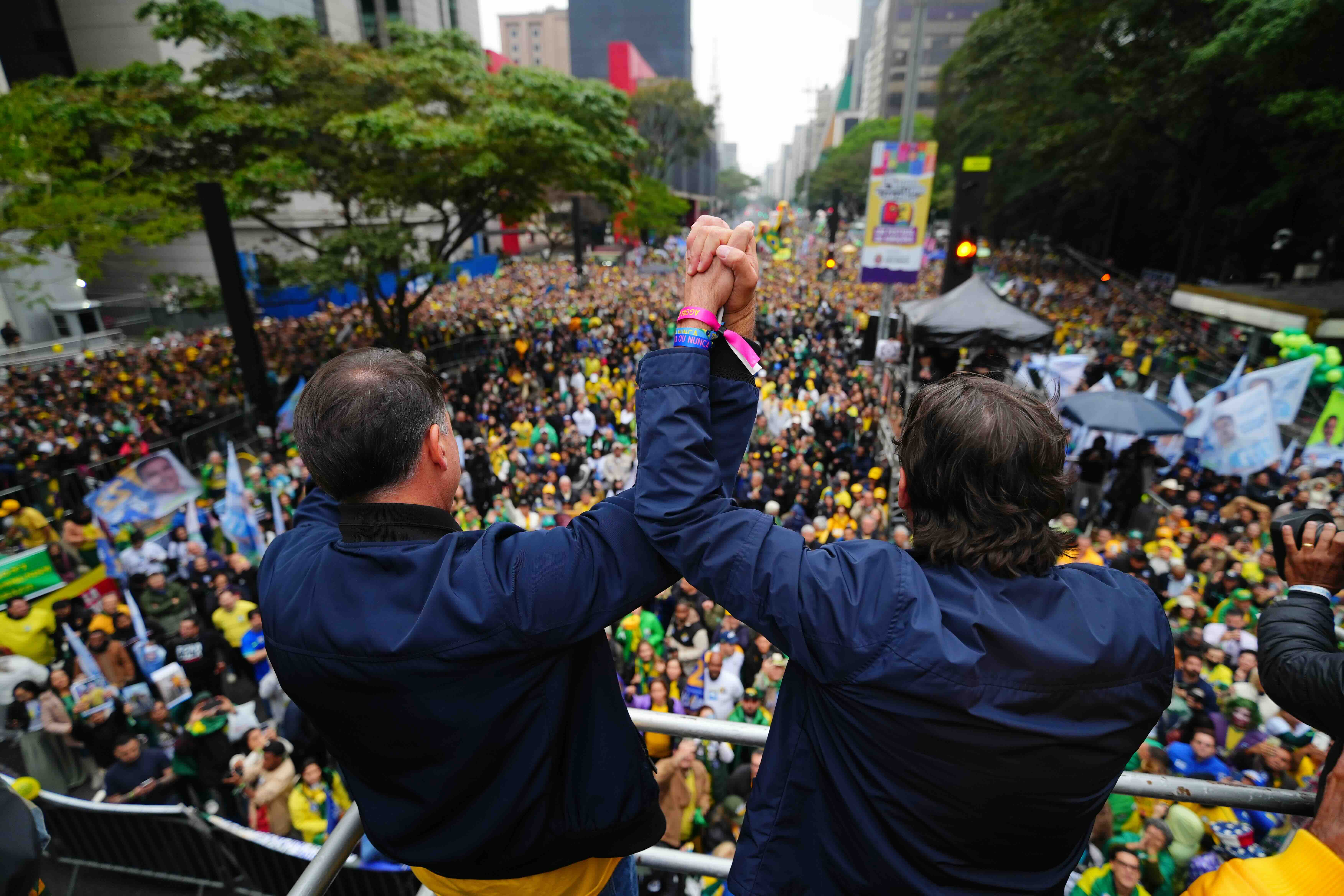 Ato de Flávio Bolsonaro na Avenida Paulista reúne 28,5 mil pessoas, diz USP