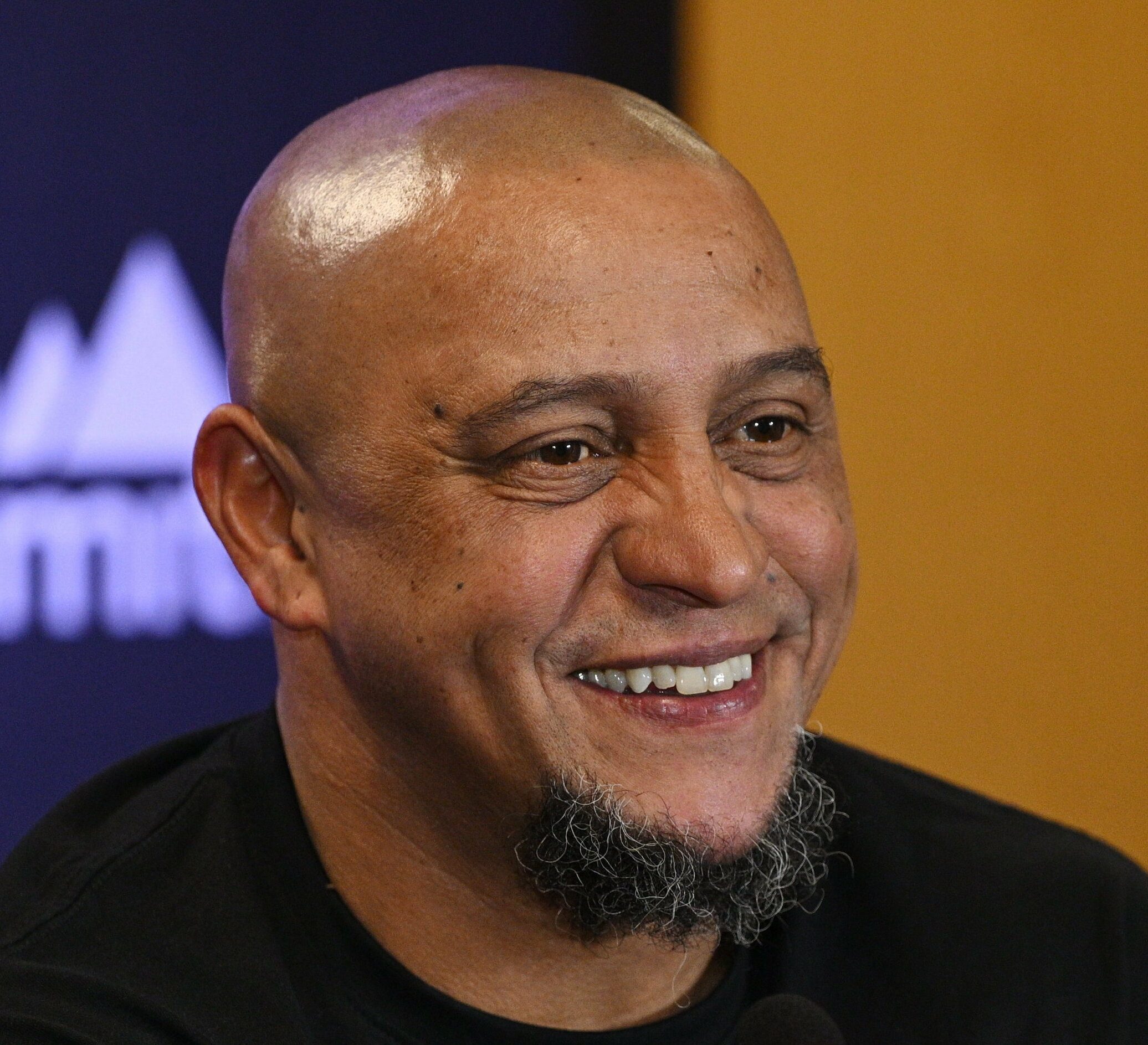 Roberto Carlos diz que perdeu 99% do que ganhou nos gramados: “deixaram conta zerada”