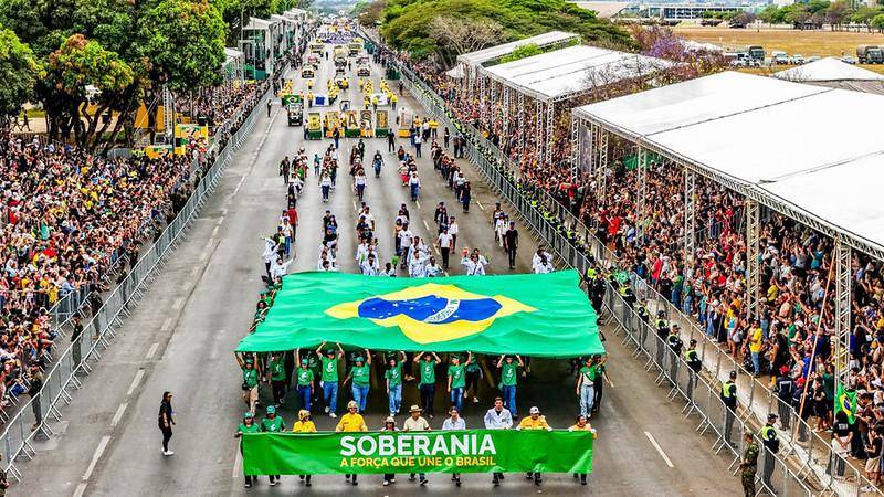Secom diz que 70 mil estiveram na Esplanada em desfile do 7 de Setembro