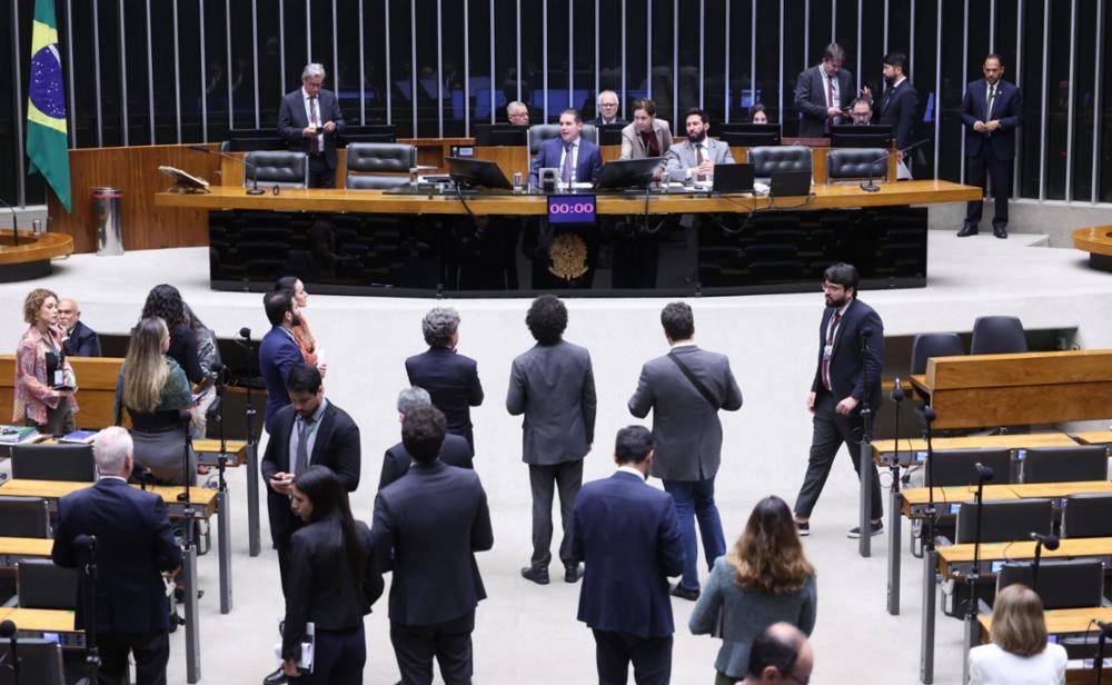 Câmara aprova fim da “taxa das blusinhas”; texto segue para o Senado
