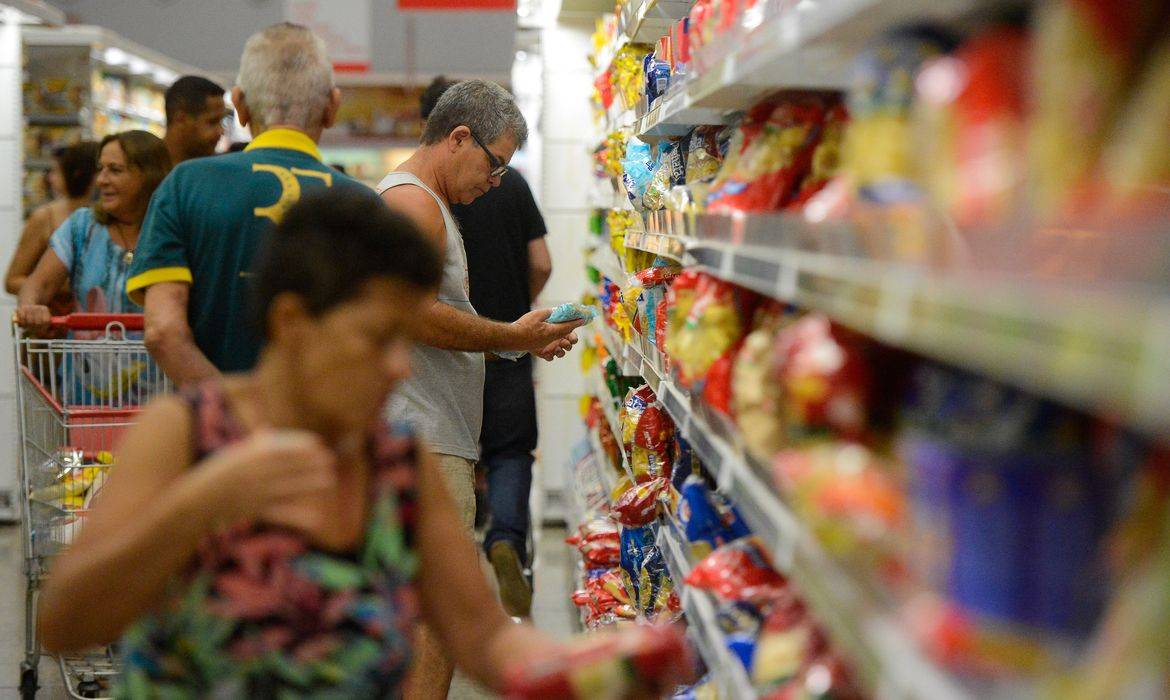 Inflação em baixa é definitiva? Três fatores desafiam economistas