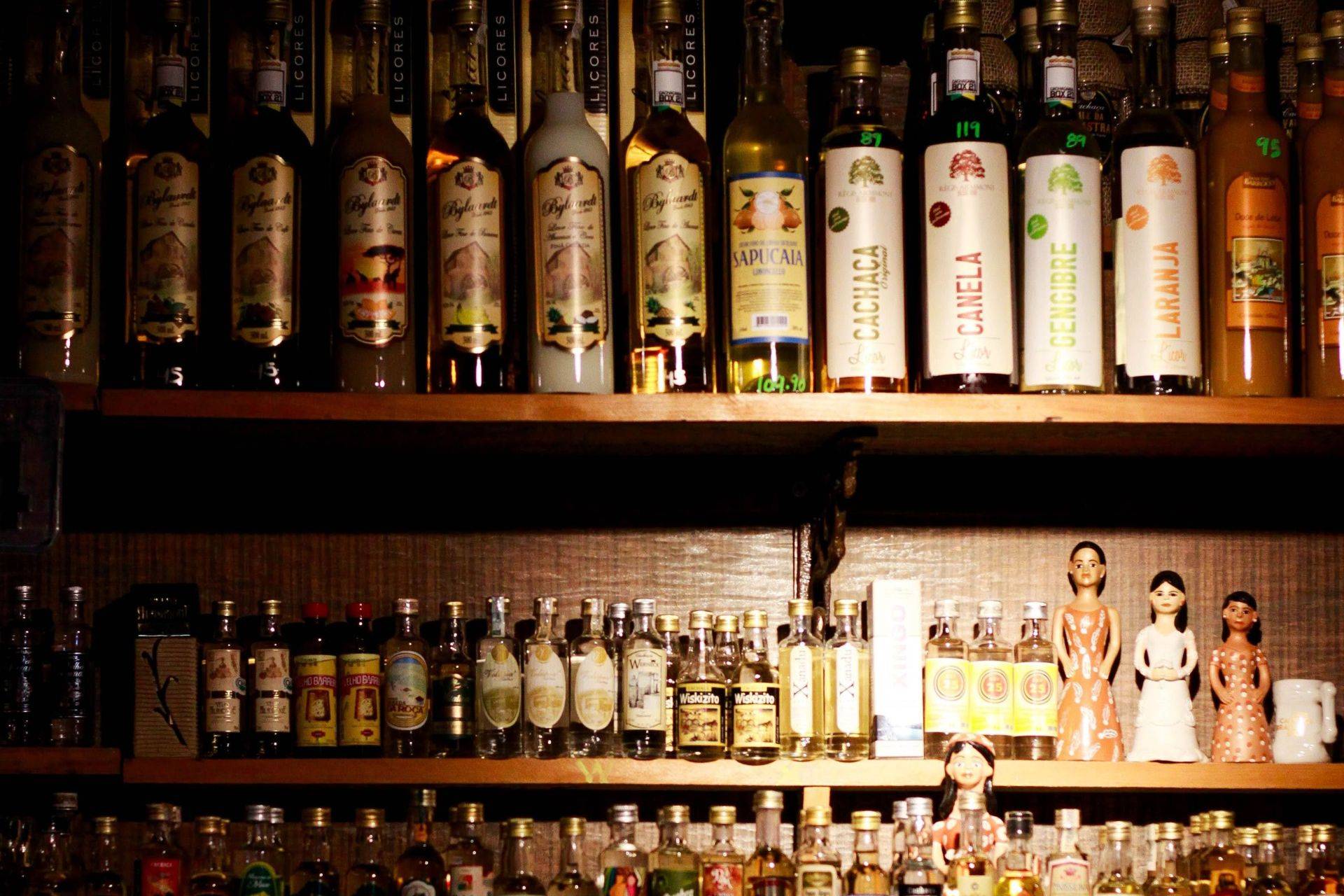 Cachaças premium ganham terreno e bebida brasileira vende 3 vezes mais que vodka