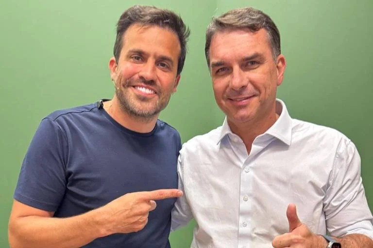 Campanha de Lula pede cassação da chapa de Flávio e suspensão de perfil de Marçal no TSE