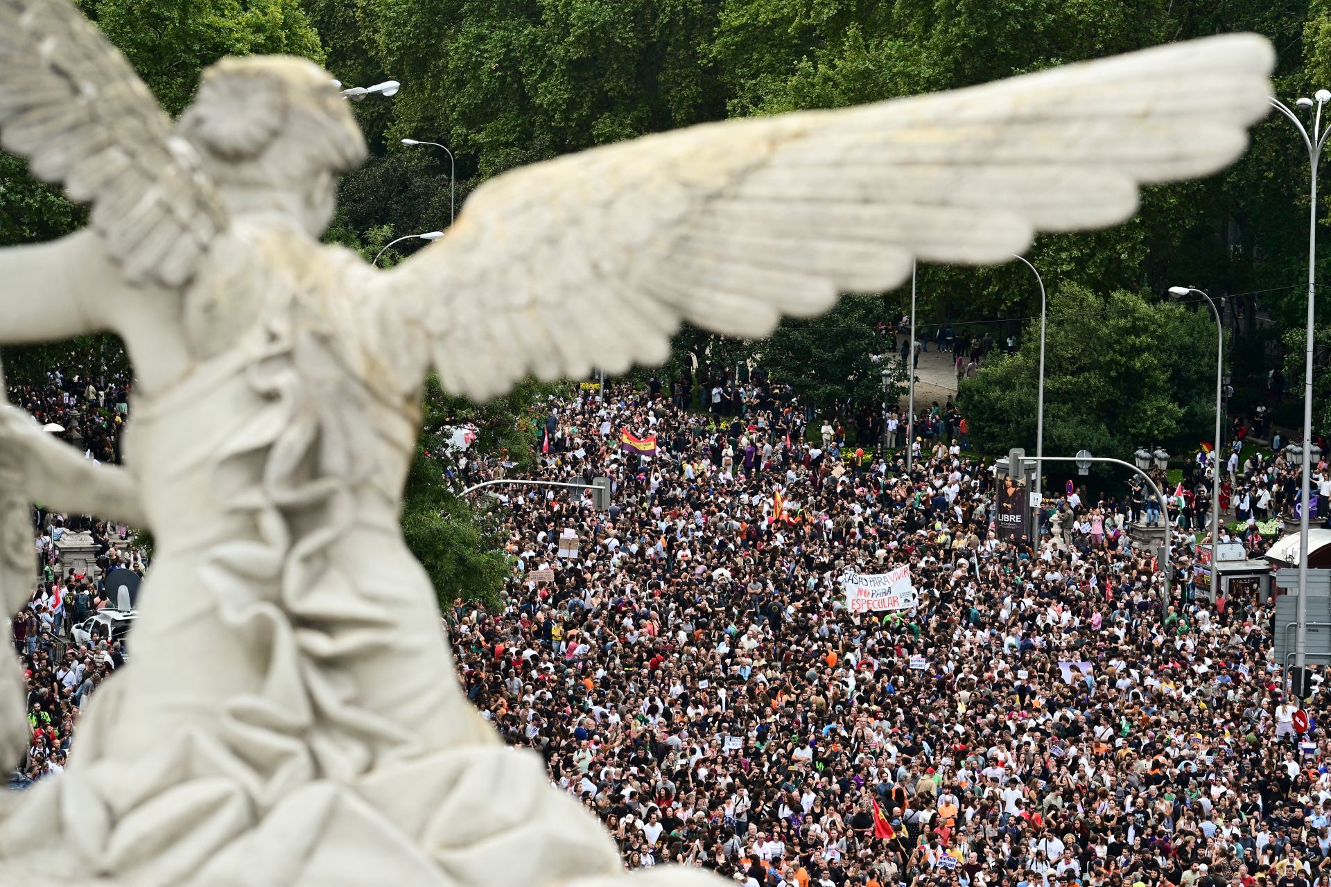Dezenas de milhares protestam na Espanha contra crise imobiliária