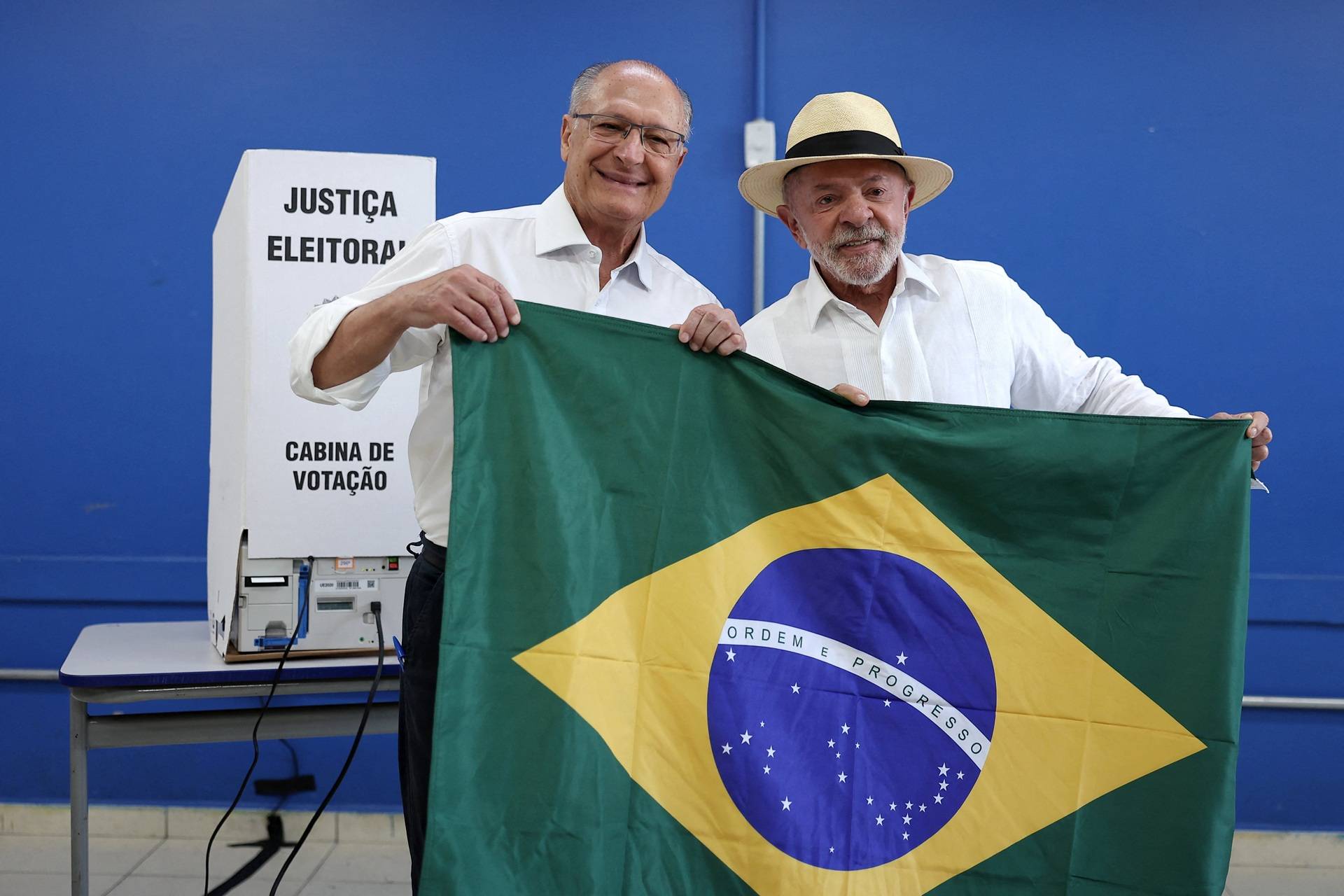 Lula vota no ABC, fala em democracia contra “barbárie” e ataca “quadrilha do Master”