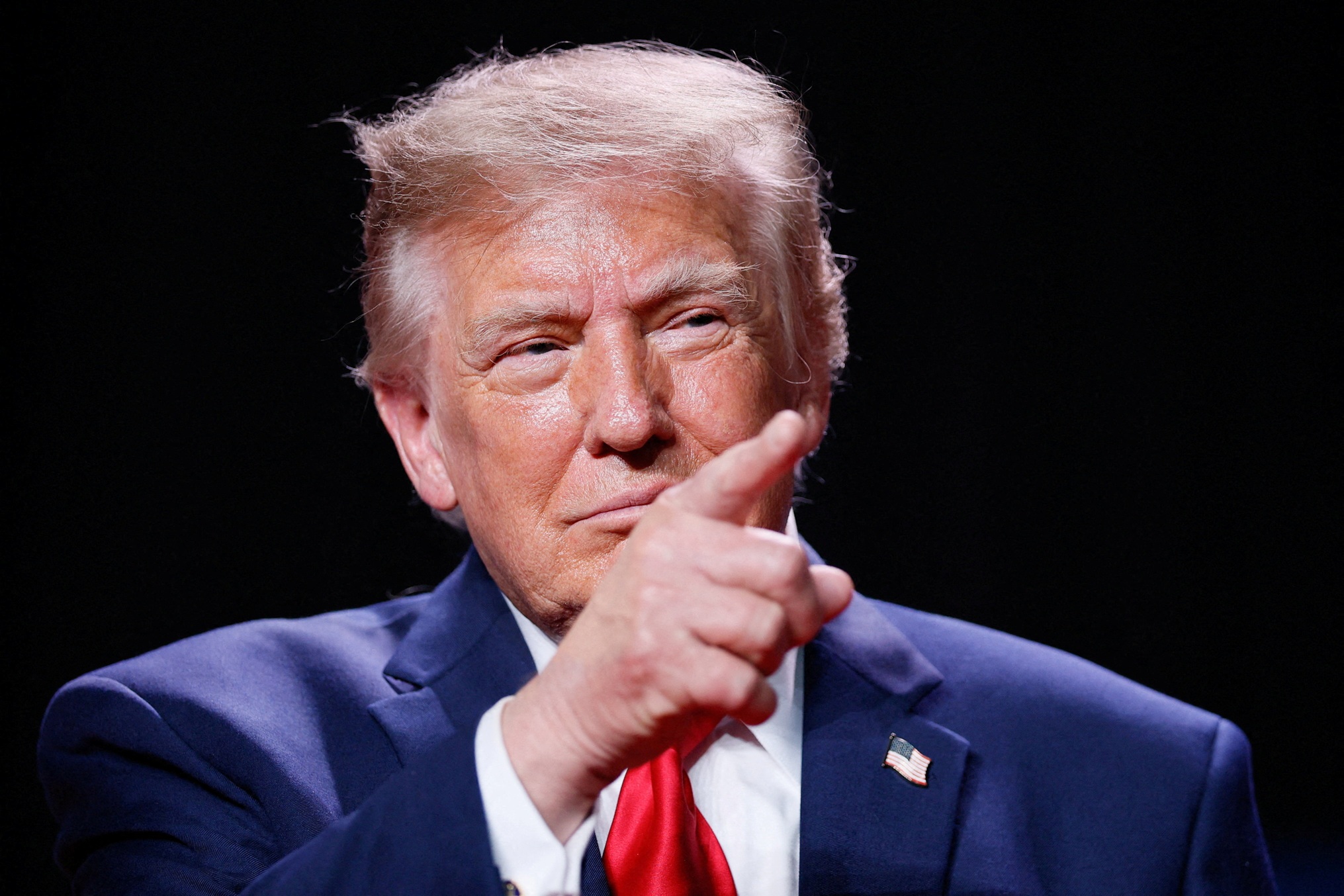 Trump sanciona Tribunal Penal Internacional horas após ex-juíza ganhar Nobel