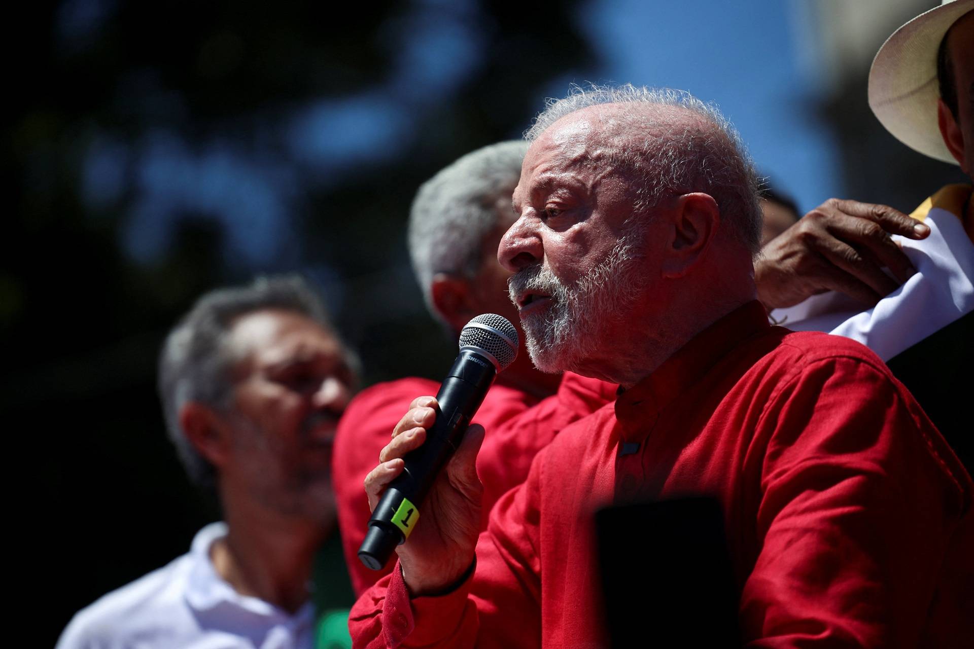 “Nenhum ‘gringo’ vai levar nossas riquezas”, diz Lula em passeata no RN